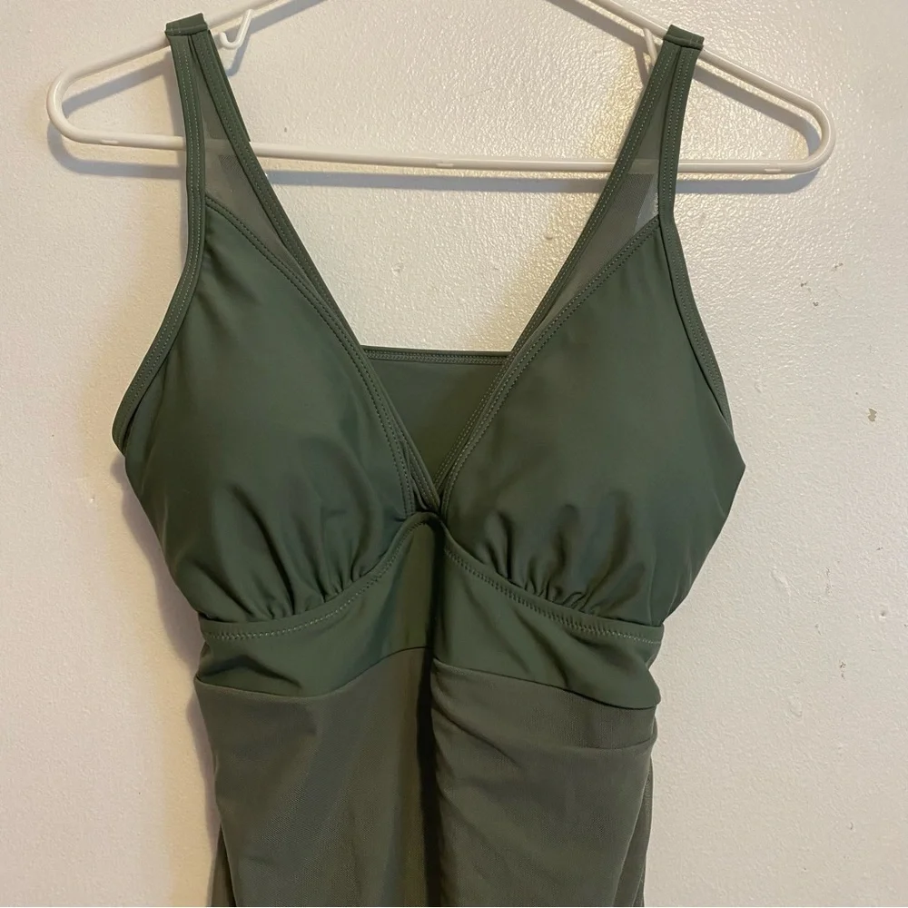 Blooming Jelly Green Swimsuit One Piece Size Large New‎
